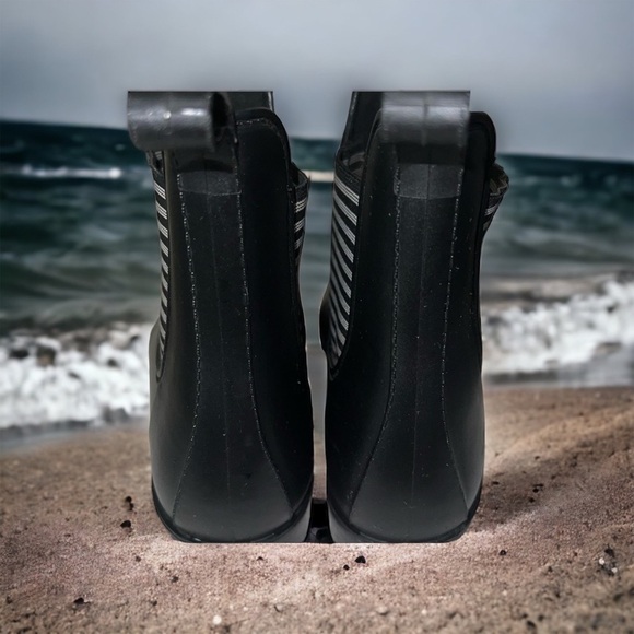Blue nautica  rain boots. - Picture 3 of 3